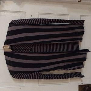 BANANA REPUBLIC BLABK & GRAY BLOUSE